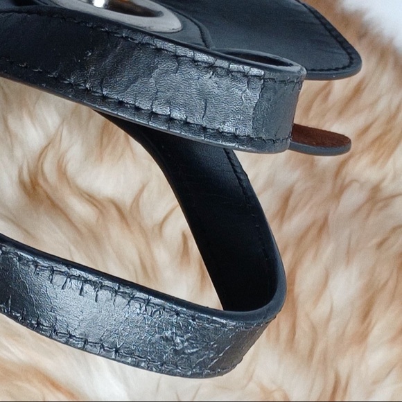 Authentic BURBERRY Calfskin Small Grommet Embossed Crest Bag in Black. - Picture 9 of 12